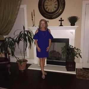 Meet your Posher, Delora